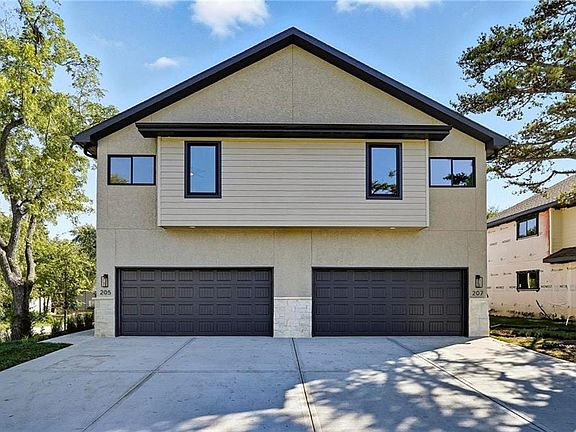 2nd image of 211-213 NW Orchard Ct