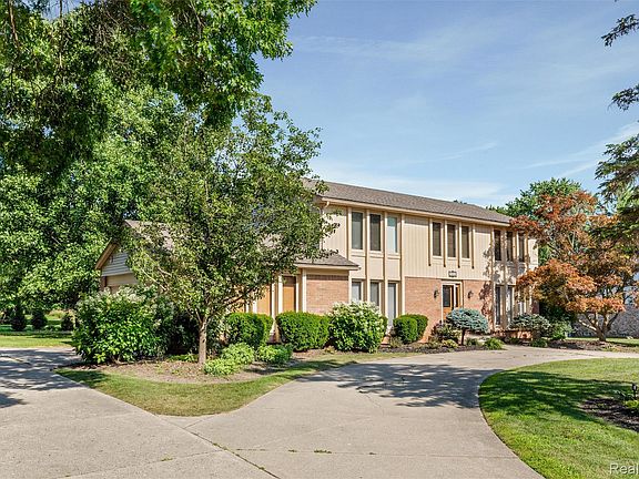 3rd image of 28824 Appleblossom Ln