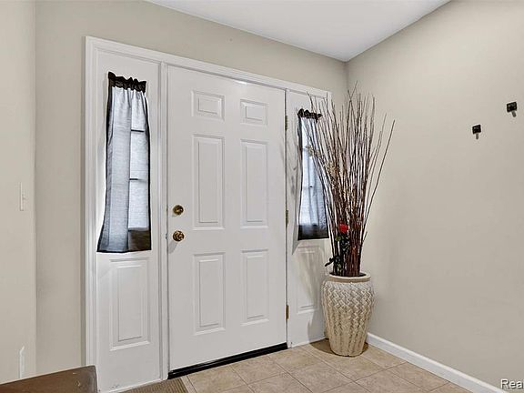 5th image of 22680 Goddard Rd