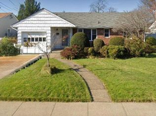 2582 Oceanside Road, Oceanside, NY 11572