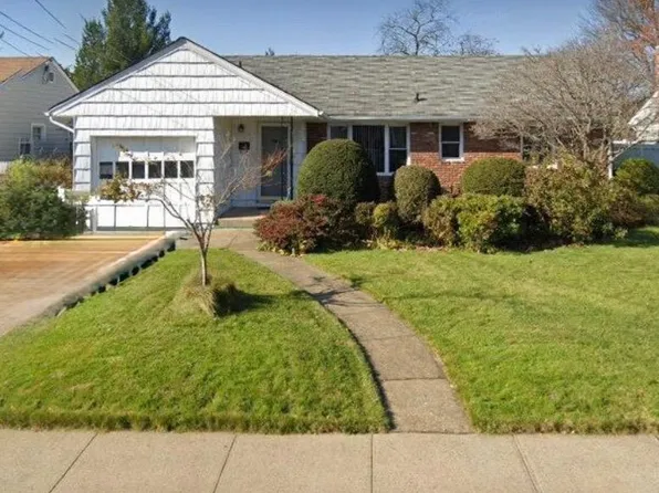2582 Oceanside Road, Oceanside, NY 11572
