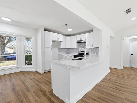 3rd image of 2211 Sierra Dr