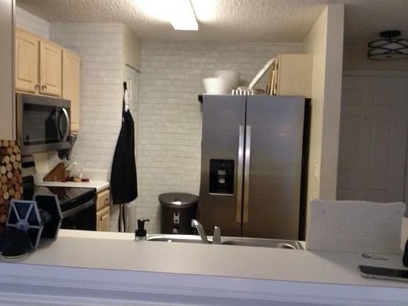 5th image of 1919 Summer Club Dr APT 207