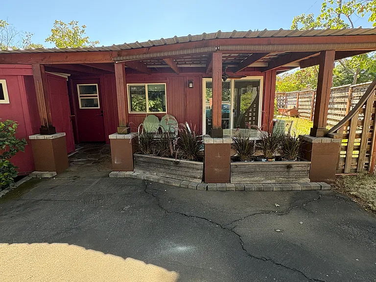 280 Marshall Way — Photo 3