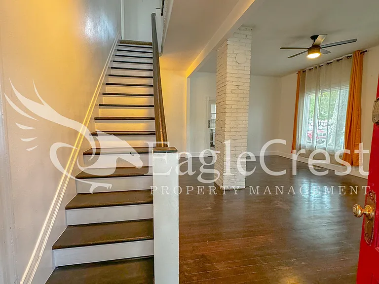 215 S 4th Ave — Photo 2