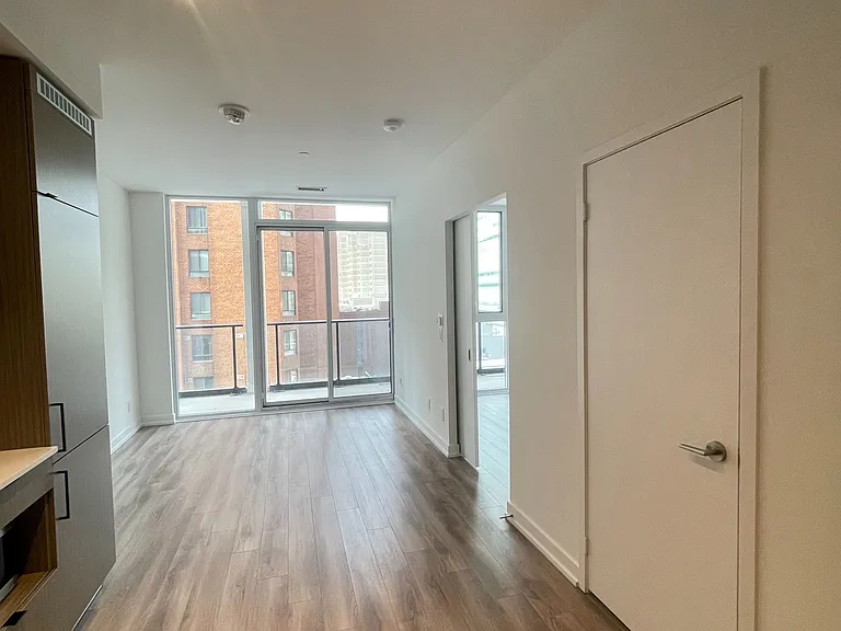 20 Edward St #512 — Photo 8