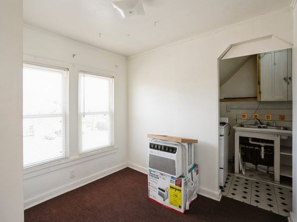 des-moines-iowa-251547765 picture