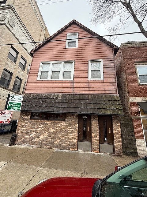 1st image of 1015 W Belmont Ave