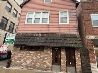 1015 W Belmont Ave, Chicago, IL 60657
