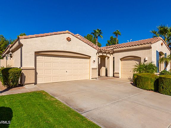 4th image of 662 W HONEYSUCKLE Drive