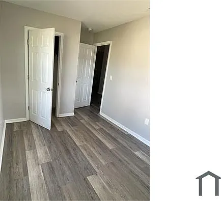 3 bed, 942 sqft, $2,050 — Photo 2