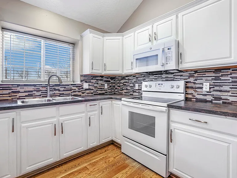 appliances included in kitchen