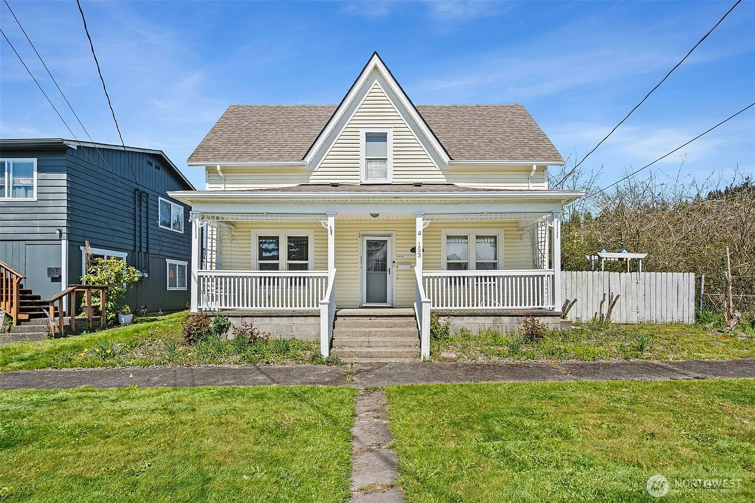 153 SW Lewis Street photo 1