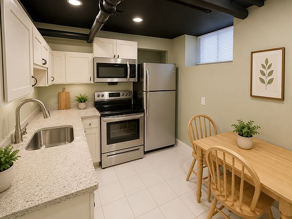 2nd image of 800 W Huron St #5B