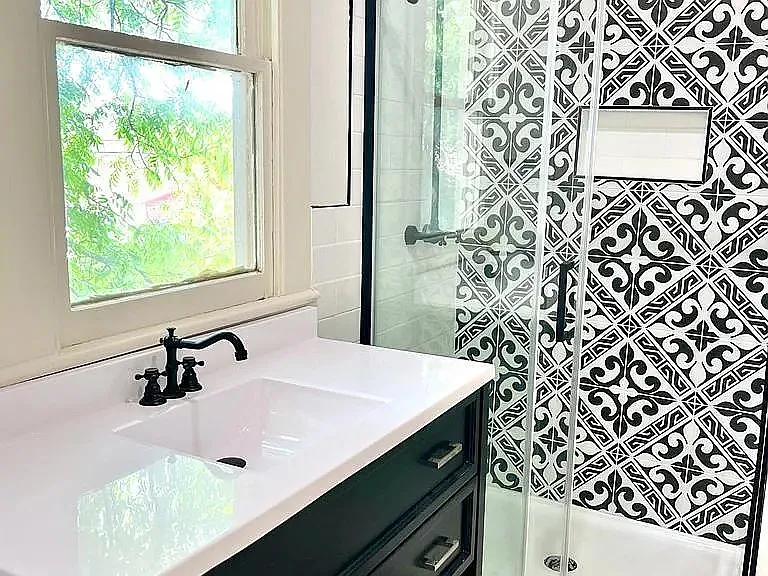 417 W Franklin St — Photo 10