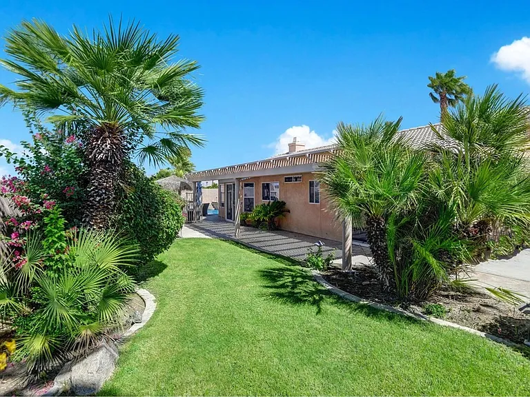 81258 Avenida Esmeralda — Photo 17