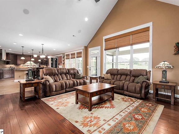 5th image of 648 Driftwood Dr