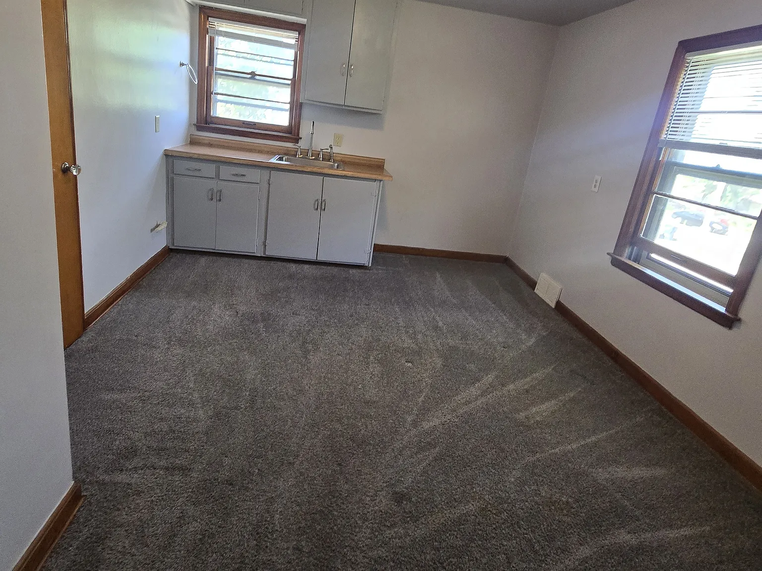3 bed, 1040 sqft, $1,300 — Photo 4