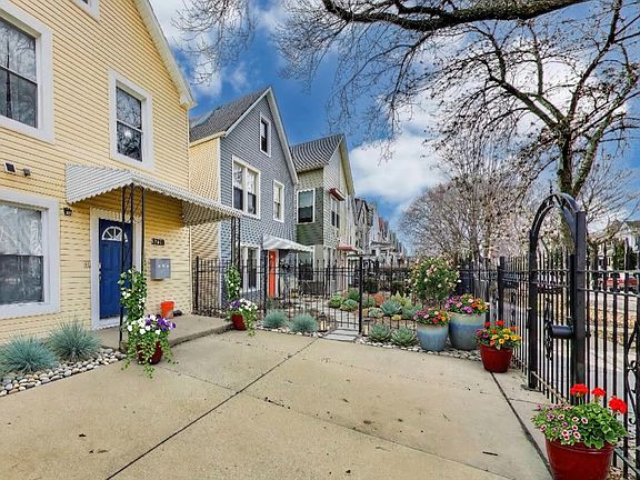 2nd image of 3719 W Palmer St