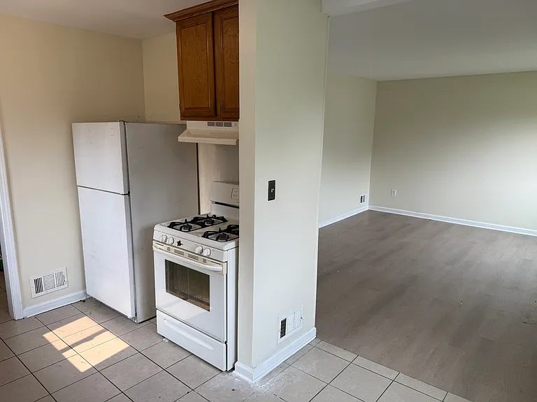 20409 Vermander Ave — Photo 9