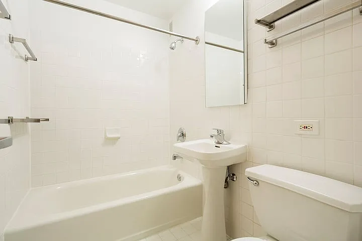 1400 E. 57th Street — Photo 33
