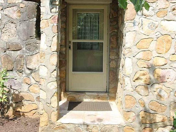 3rd image of 110 Huskey Cir