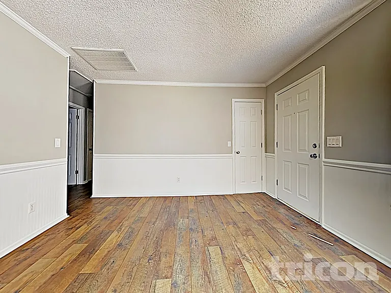 504 Lord Howe Rd — Photo 3