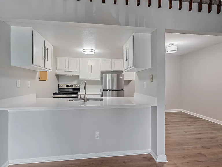 6385 Oak St #303 — Photo 3