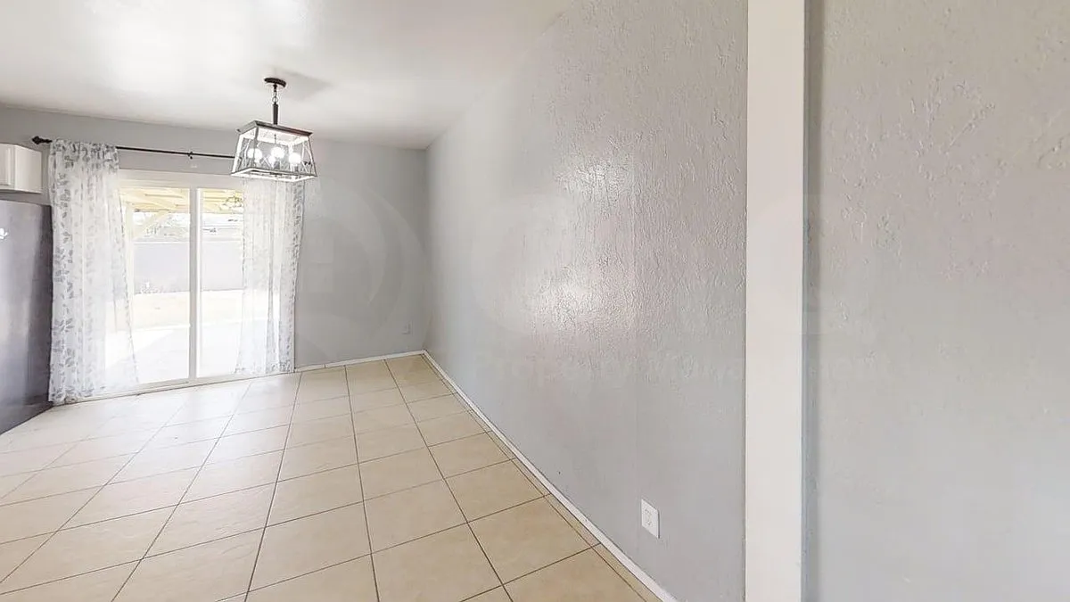 3 bed, 2.0 bath, 1128 sqft, $1,900 — Photo 4