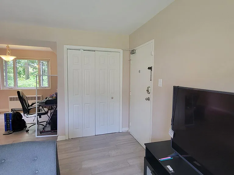 10407 Montrose Ave #201 — Photo 7