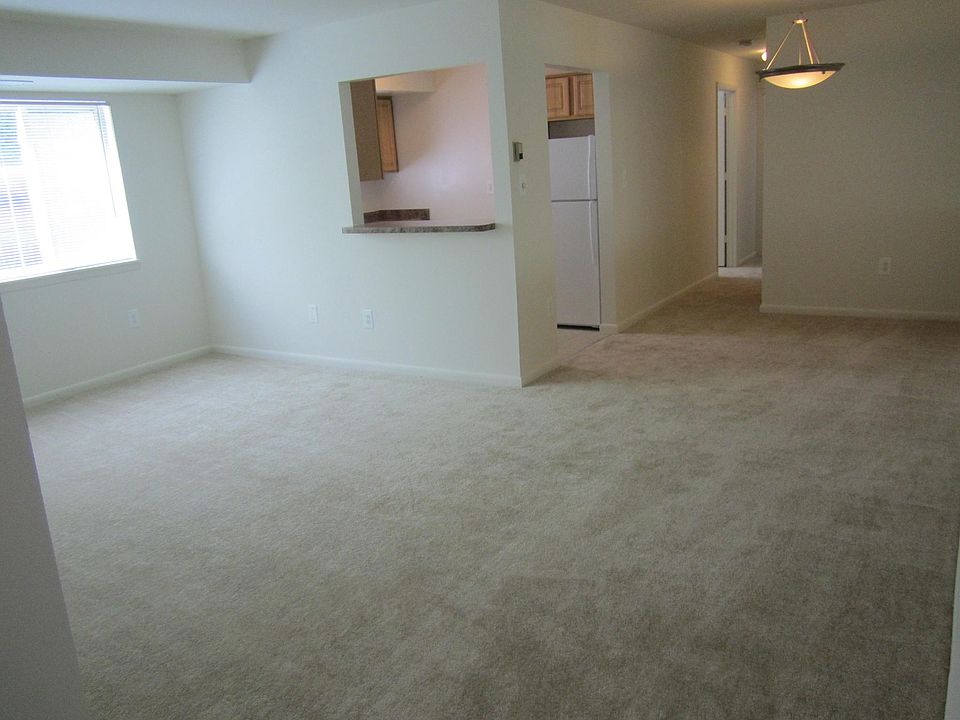 1st image of 303 Stevens Cir APT 1A