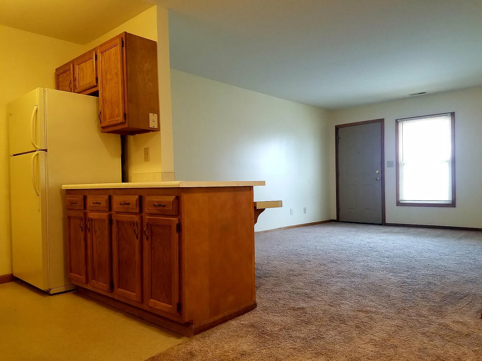 2 bed, $1,100 — Photo 2