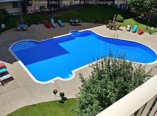 1244 S Park Rd SE, Charleston, WV 25304