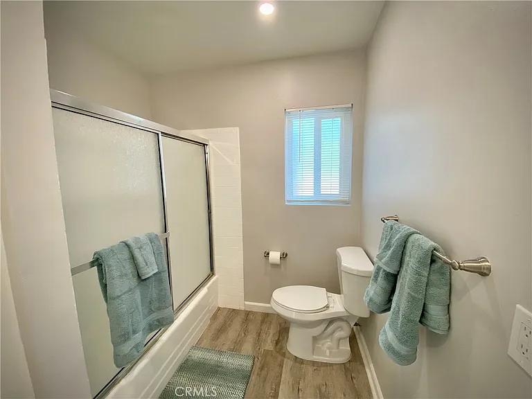 919 E Acacia Ave #E — Photo 9
