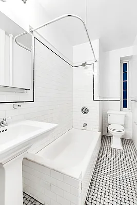 Rented by Cooper & Cooper Real Estate | media 9