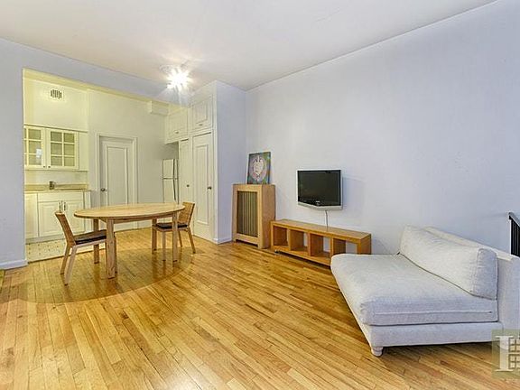 3rd image of 19 W 85th St APT A