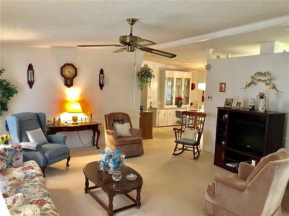 5th image of 422 Village Cir SW