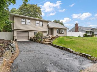 6 Nowick Lane, Smithtown, NY 11787