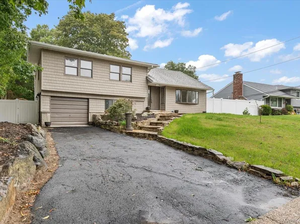 6 Nowick Lane, Smithtown, NY 11787