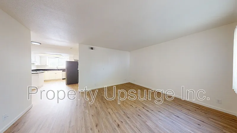 3 bed, 2.0 bath, 1100 sqft, $2,050 — Photo 3