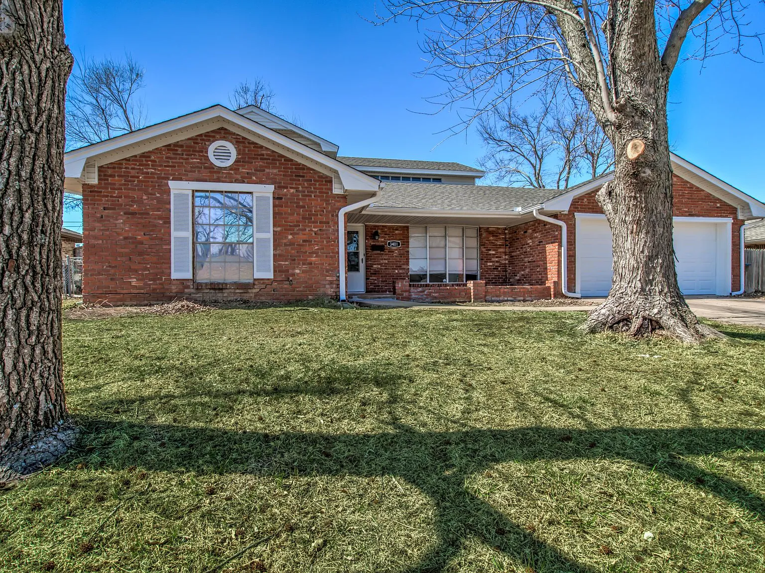 4 bed, 2.5 bath, 2304 sqft, $1,950 — Photo 2