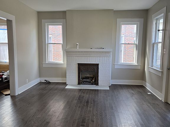 5th image of 109 W 3rd St