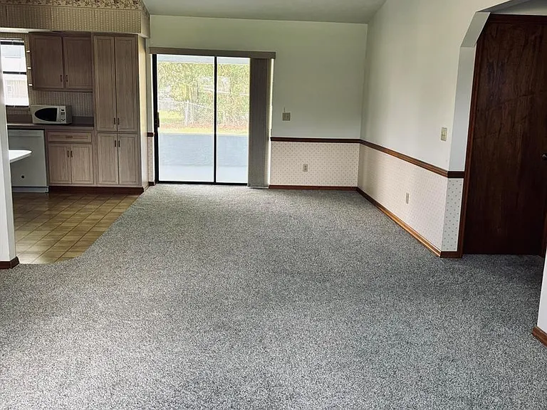 337 NW Tyler Ave — Photo 6