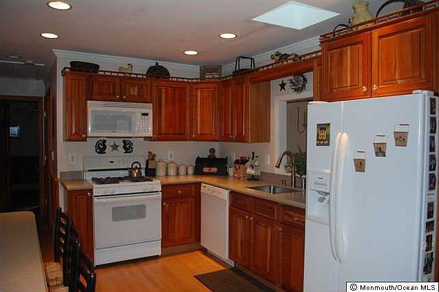 2nd image of 227 Lakeside Drive