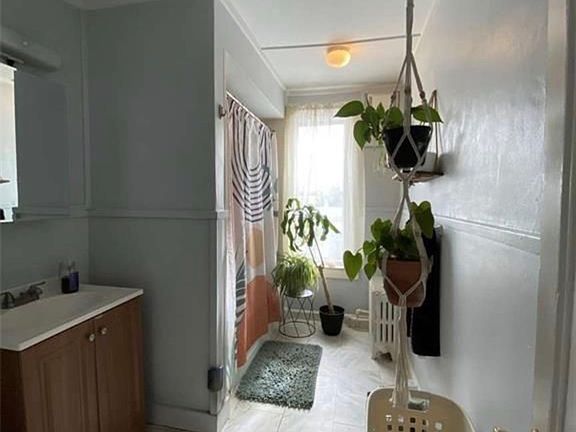 5th image of 19 Vernon Ave #2