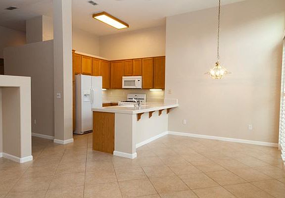 Kitchen & Dining