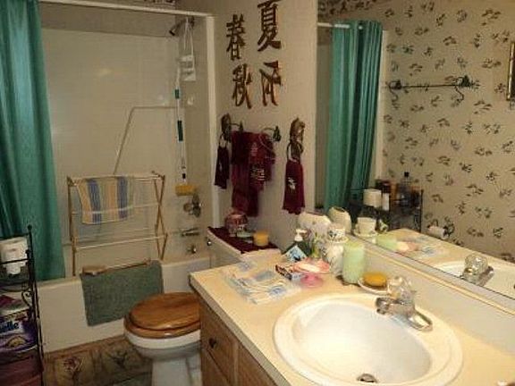 4th image of 15 Village Dr #15