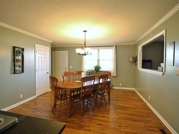 3rd image of 1002 Ashwood Dr