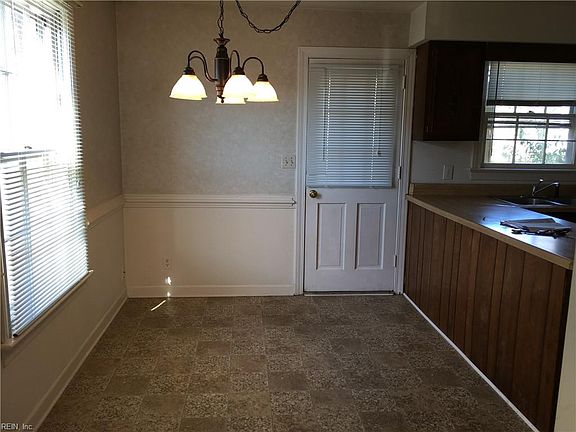 5th image of 621 Lake Dr
