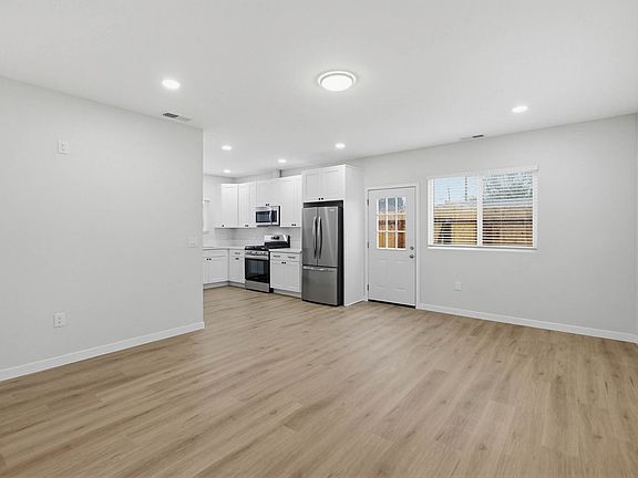 3rd image of 8124 Melrose Ln